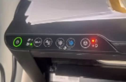 爱普生L3158打印机加卡纸取出来之后一开机只有一个电源灯亮 ycwx 2024 11 24 11 45 28